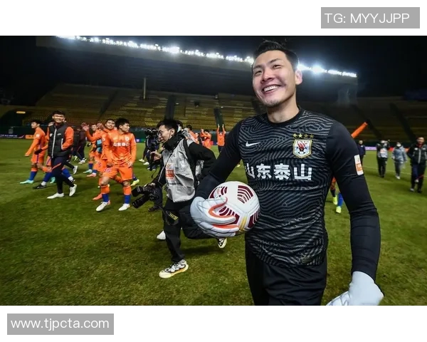 王大雷36岁庆祝里程碑荣获两件中国顶级联赛出场数纪念球衣 王大雷36岁庆祝里程碑荣获两件中国顶级联赛出场数纪念球衣