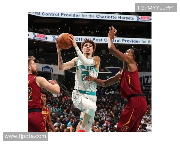 克尼佩尔展现全面实力半场9投5中斩获13分5篮板3抢断 克尼佩尔展现全面实力半场9投5中斩获13分5篮板3抢断