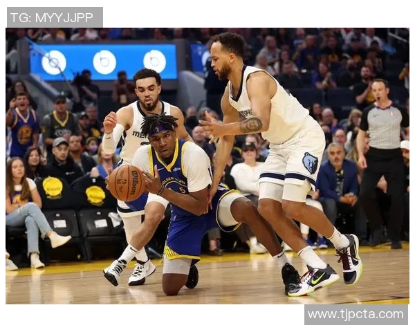 温情瞬间斯潘塞兄弟对决引发勇士灰熊球员教练球迷共鸣欢笑