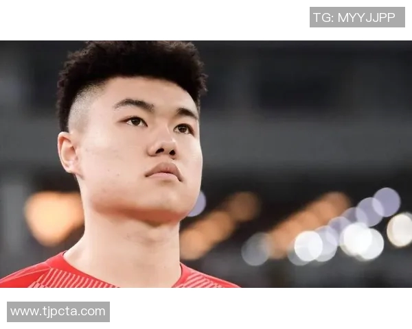 媒体人解读杨立瑜竖大拇指事件背后的真实情感与球迷互动的误解 媒体人解读杨立瑜竖大拇指事件背后的真实情感与球迷互动的误解