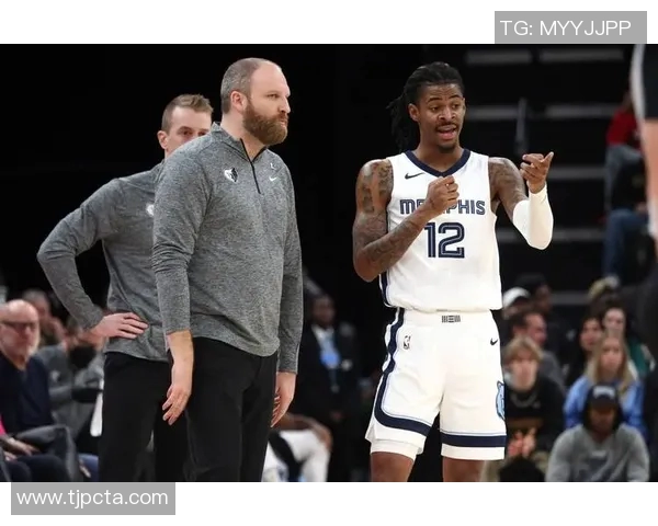 周一竞彩篮球焦点对决:年轻灰熊挑战经验丰富勇士球队 周一竞彩篮球焦点对决:年轻灰熊挑战经验丰富勇士球队