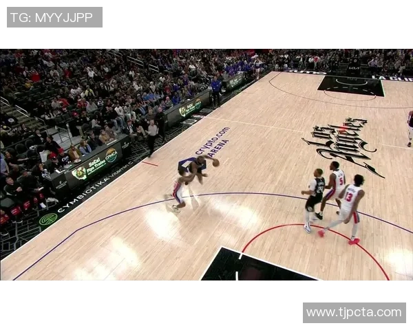 莱夫利称赞浓眉表现超凡能在场上无所不能防守任何对手