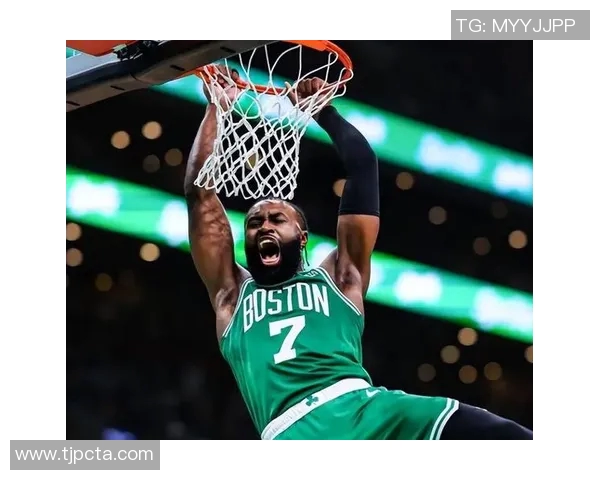 杰伦布朗首节狂砍16分全场19中13砍下32分引领球队胜利