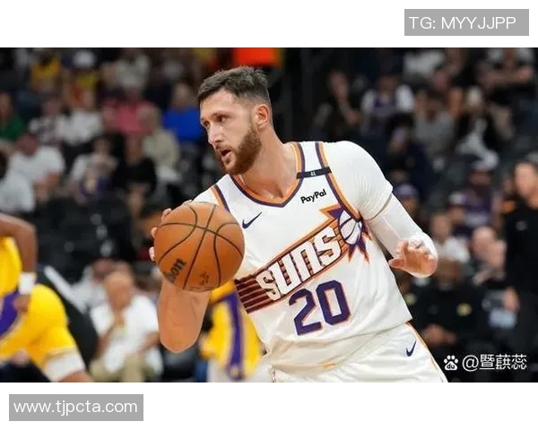 布克开季前七场创纪录成太阳队史首位得分助攻双双破200的球员