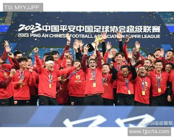 上海海港在中超联赛第29轮中以三球优势战胜浙江俱乐部绿城展现强劲实力