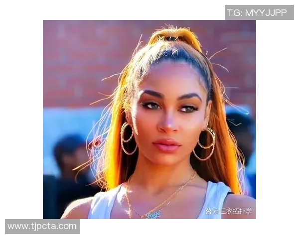 哈登女友身份揭秘：比他大一岁与查尔莫斯育有儿子即将送父亲节礼物