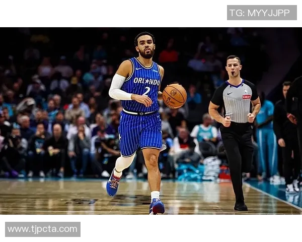 小卡特称赞泰厄斯琼斯为理想控卫强调其卓越沟通能力和团队价值